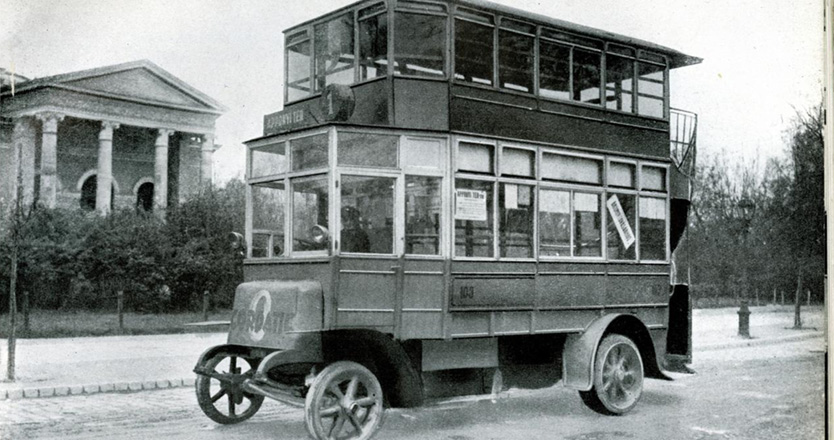 Elektromos meghajtású emeletes autóbusz 1921-ből.