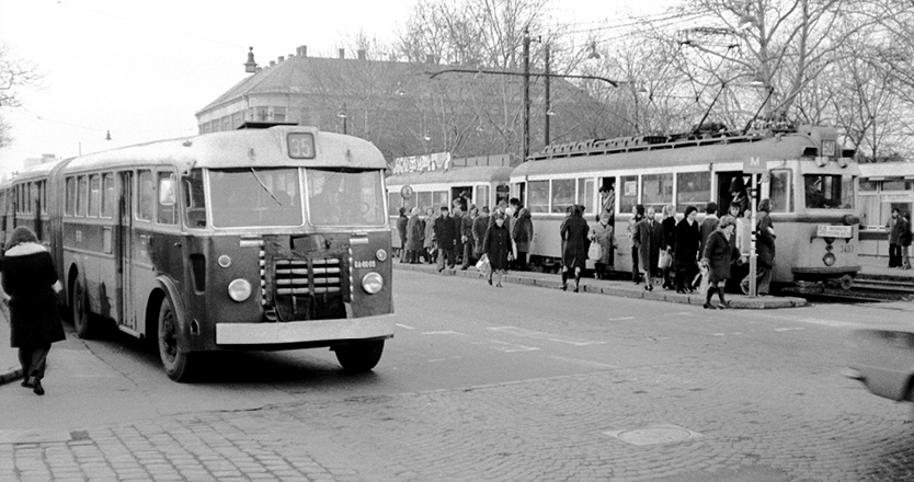 „Házi csuklós” Ikarus busz a 35-ös vonalán a 60-es évekből.