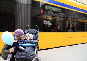 Babakocsis szülőkkel tesztelte a BKK a Margit hidat