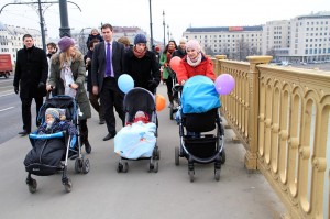 Babakocsis szülőkkel tesztelte a BKK a Margit hidat