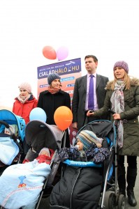 Babakocsis szülőkkel tesztelte a BKK a Margit hidat