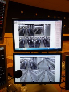 Ellenőrző monitorok az irányítóközpontban (fotó: Lovas Gábor)