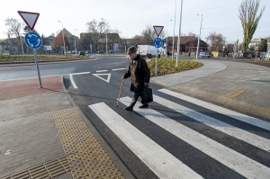 Kozma utcai körforgalom_taktilis jelzőkövekkel ellátott zebrák