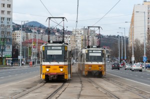 Az 1-es villamos a Vörösvári úton (fotó: Nyitrai Dávid)