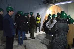 Érdeklődők az M4-es metró Tétényi úti állomásán