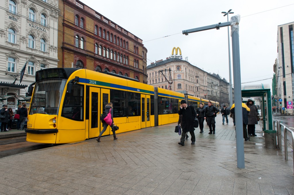 Kihelyezett FUTÁR oszlop