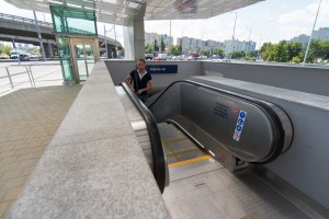 Mozgólépcső az 1-es villamos Flórián tér megállójában