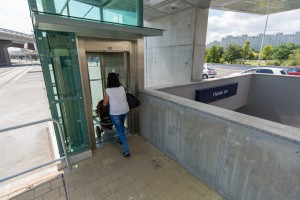Lift az 1-es villamos Flórián téri megállóhelyén