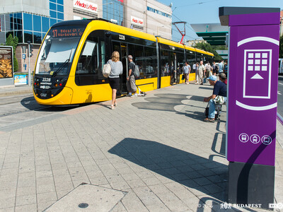 Jegyautomata a villamosmegállóban