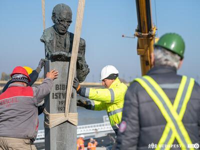 Bibó István szobor