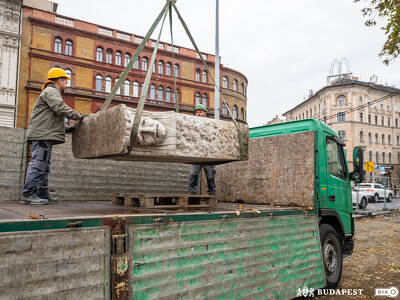 Restaurálják a színházi emlékkövet