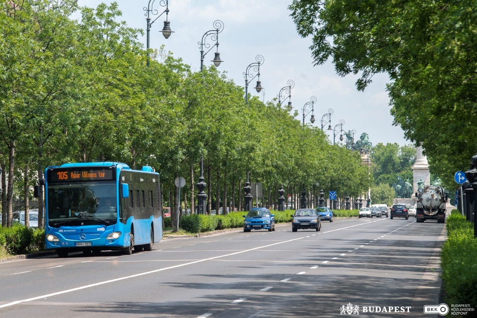 105-ös busz.