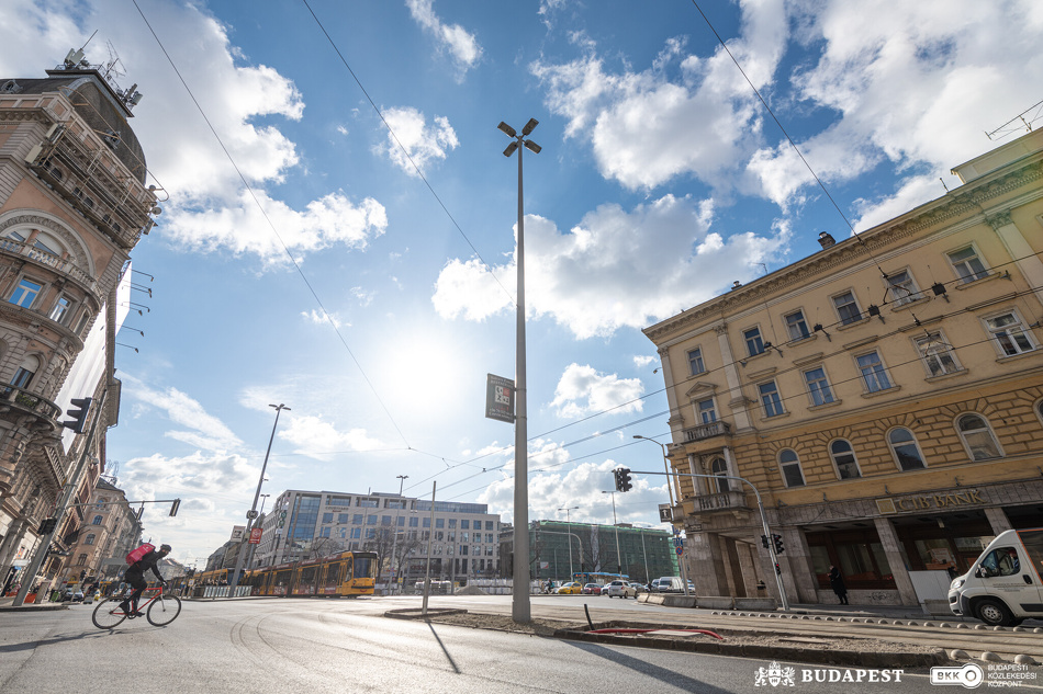 Cserére váró oszlop a csomópontban.