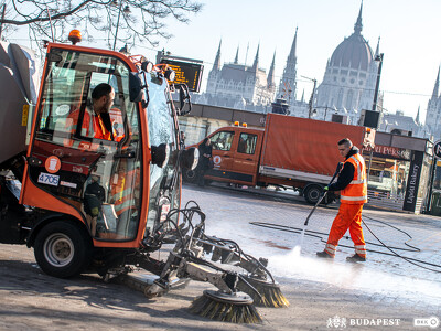 Köztisztasági akció_Batthyány tér_06