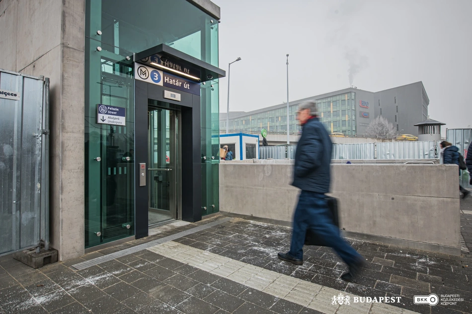 Határ úti aluljáróhoz vezető lift.