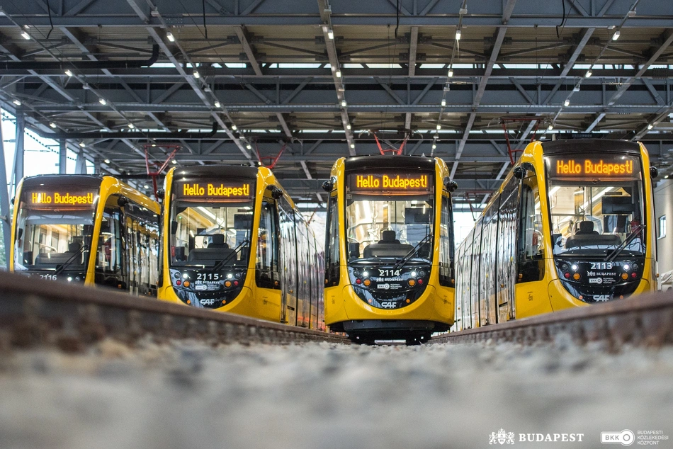 CAF-típusú villamosok Budapesten.