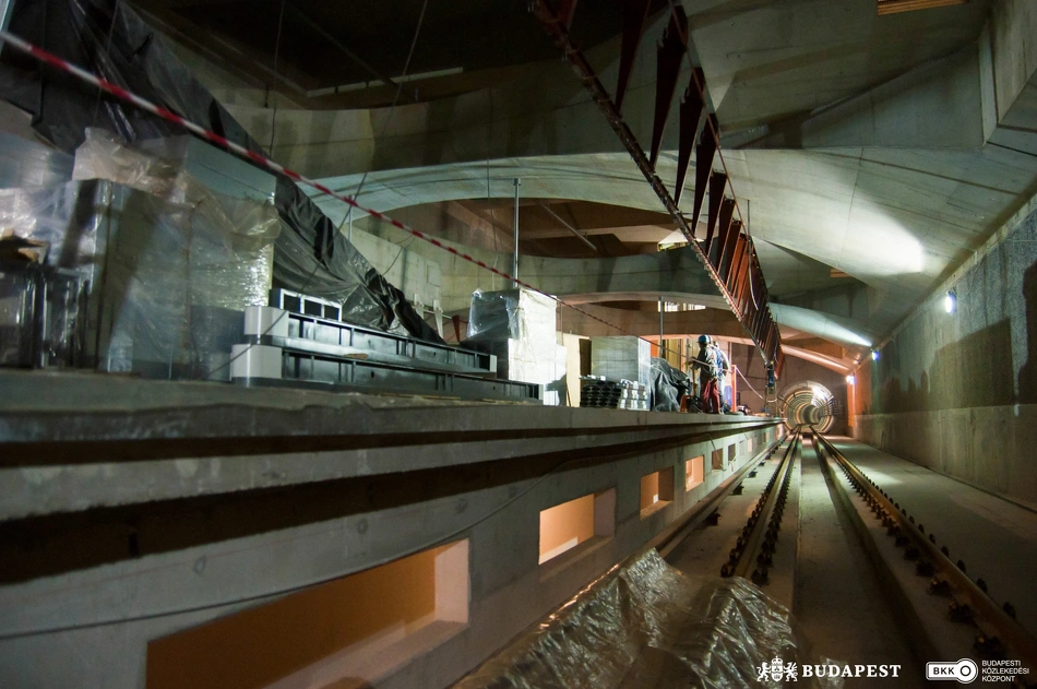 Az M4-es metró építése.