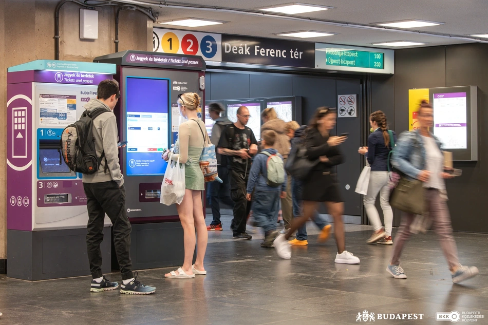 Új jegy- és bérletautomata.