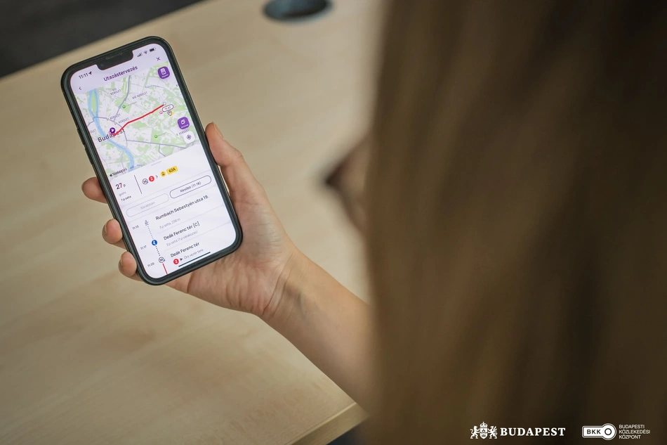 BudapestGO applikáció egy telefonon