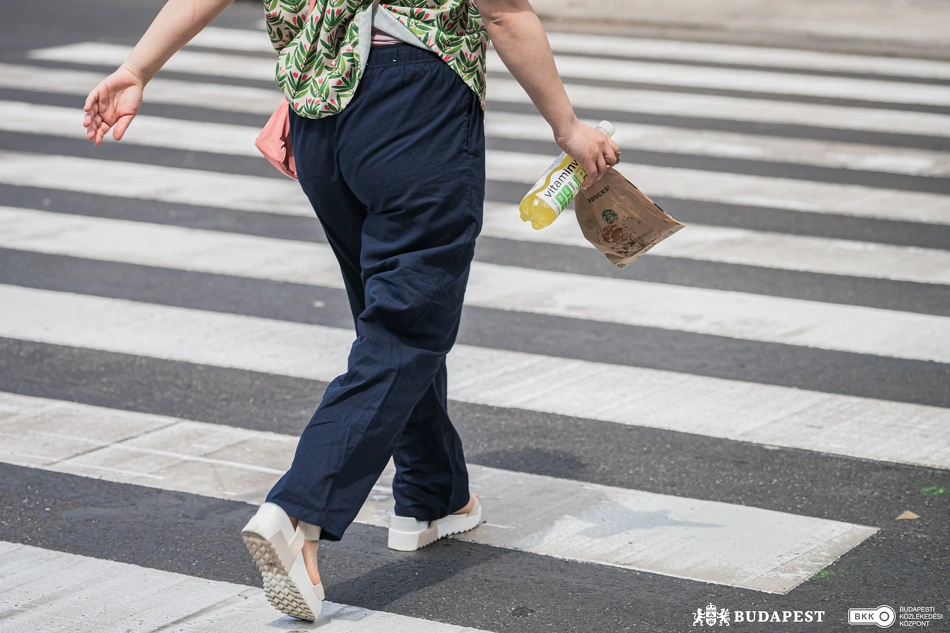 Új gyalogátkelő az Astoriánál.