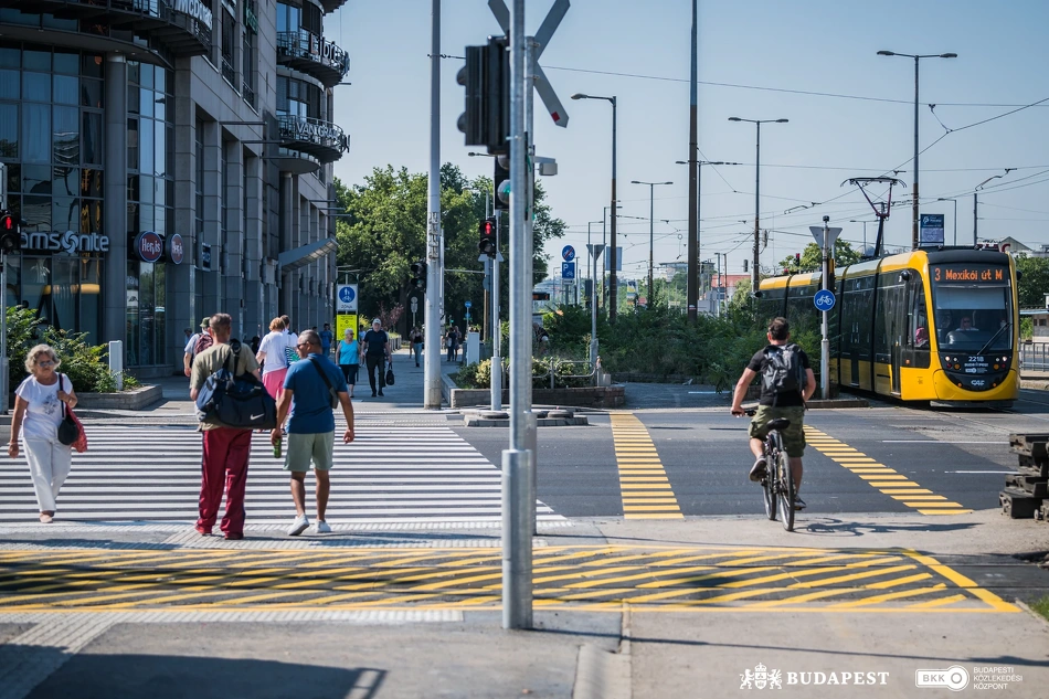 Gyalogátkelő az Örs vezér terénél.