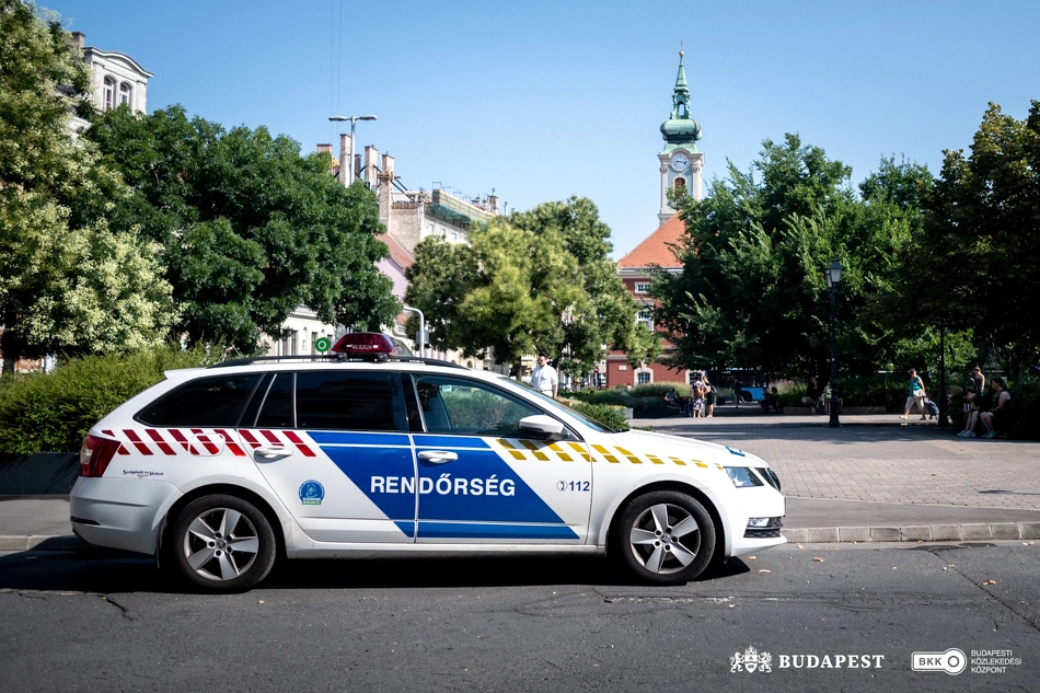 Köztisztasági kezdeményezés a Batthyány térnél.