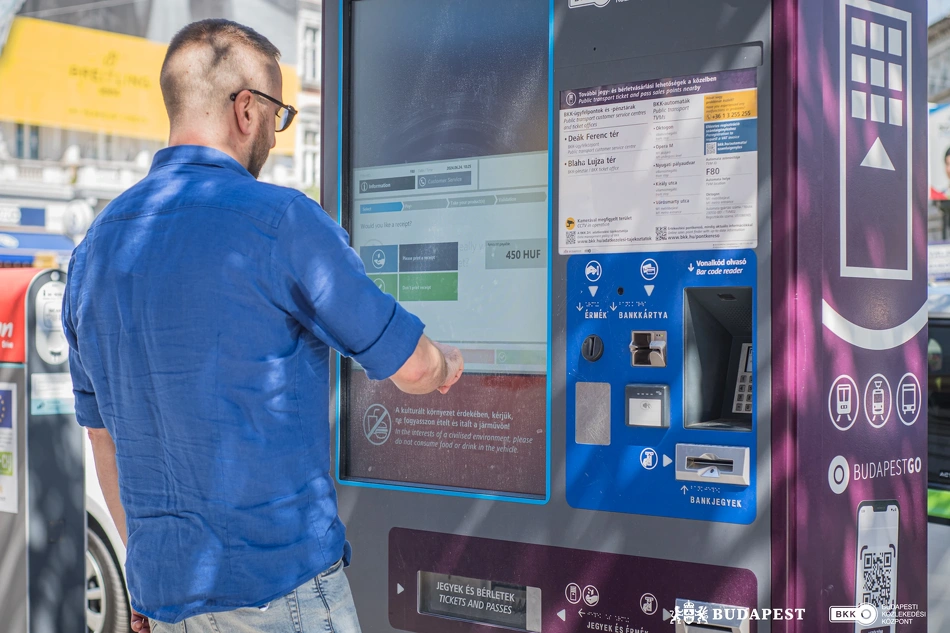 Új jegy- és bérletautomata.
