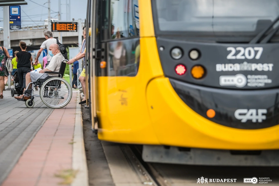 50-es villamos akadálymentesen.