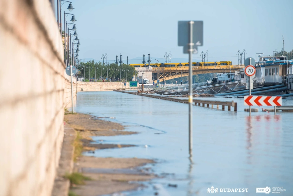 Árvíz alatt a rakpart