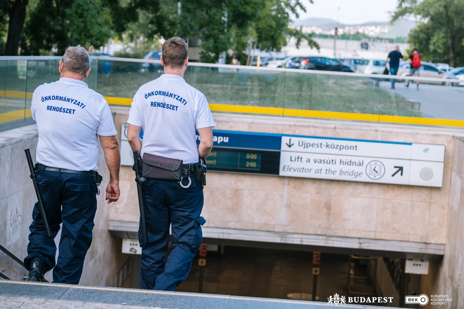 Köztisztasági és közrendvédelmi akció Újpest-városkapunál.