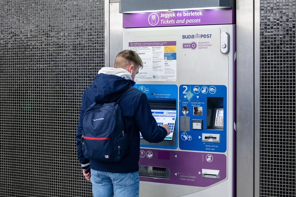 BKK jegy- és bérletautomata.