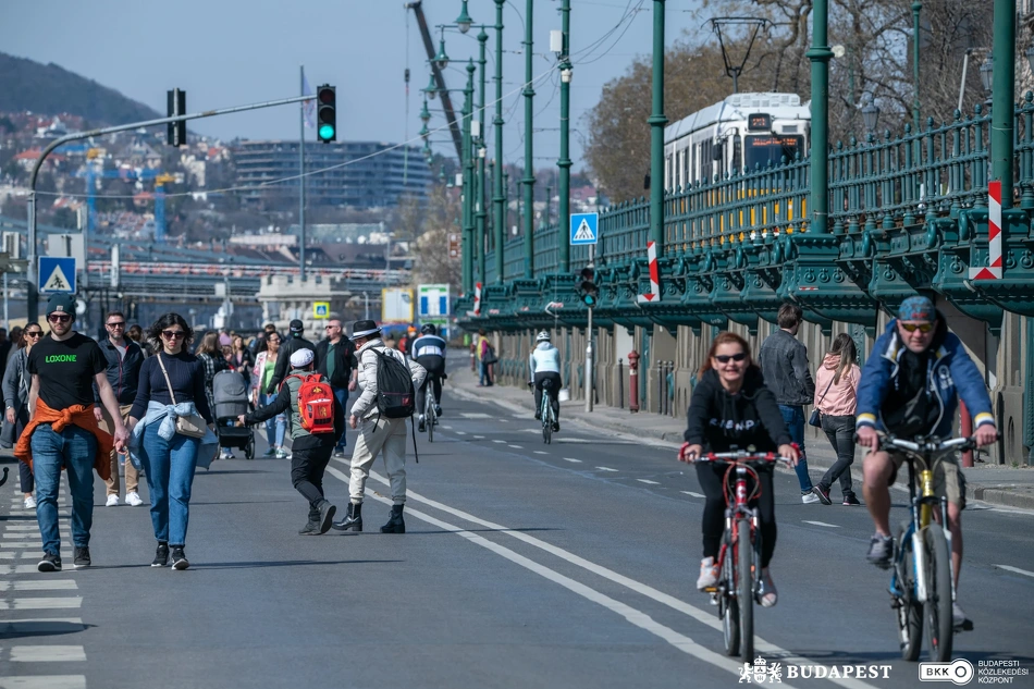 Hétvégi rakpartnyitás.
