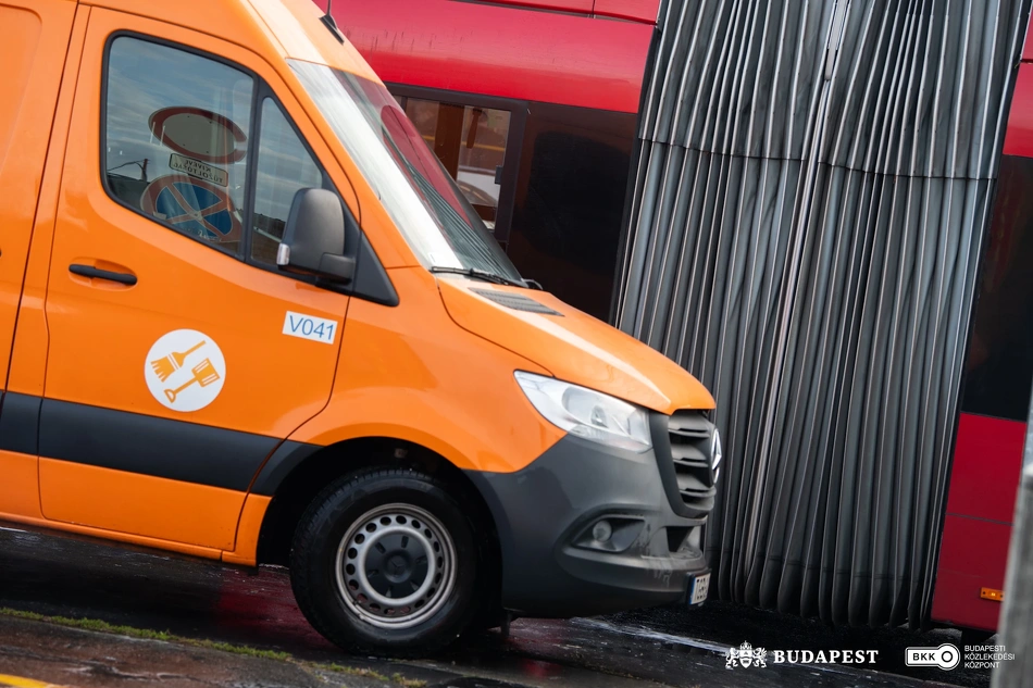 Köztisztasági és közrendvédelmi akció a Puskás Ferenc Stadion metróállomásnál.