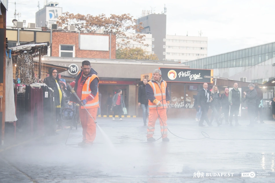 Köztisztasági és közrendvédelmi akció a Puskás Ferenc Stadion metróállomásnál.
