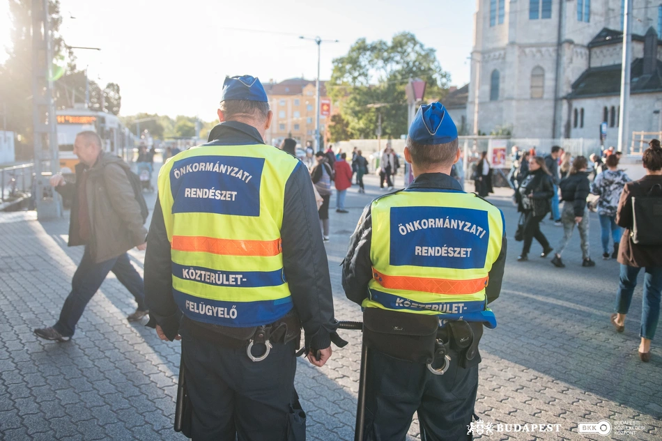 Köztisztasági és közrendvédelmi akció a Lehel téren.