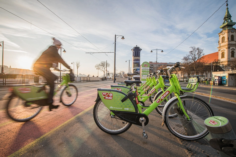 Kerékpározás Budapesten.
