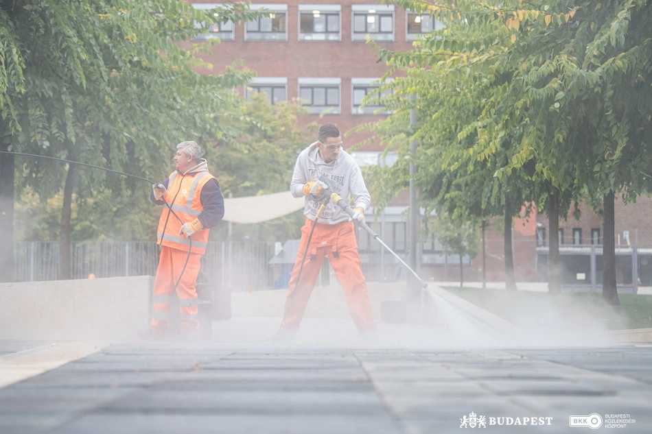 Köztisztasági akció Újbuda-központban.