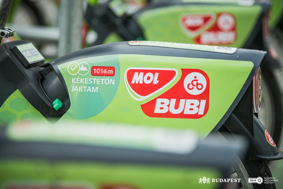 MOL Bubi Kékestető-matricával.