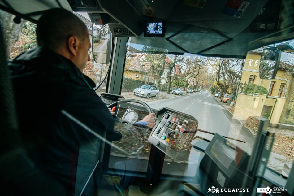 81-es trolibusz a Miskolci utcában.