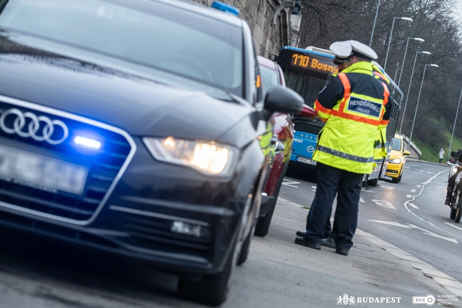 Buszsávellenőrzés.