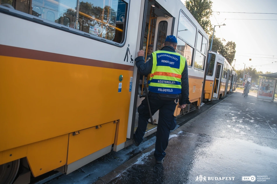 Közös járatellenőrzés.