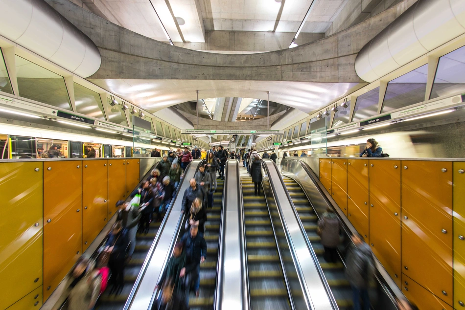 Forgalom egy budapesti metróállomáson