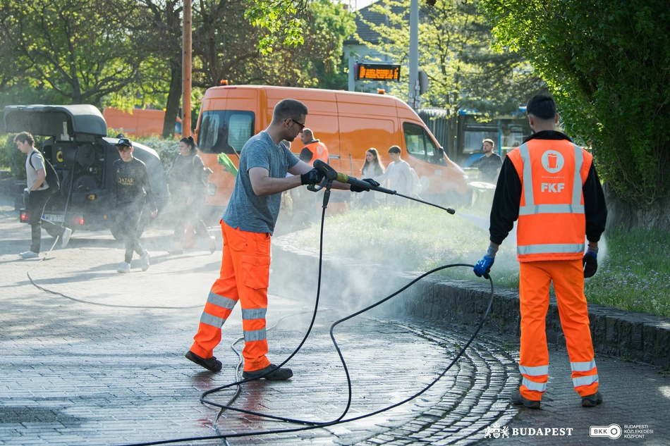 Köztisztasági akció Újpest-városkapunál.