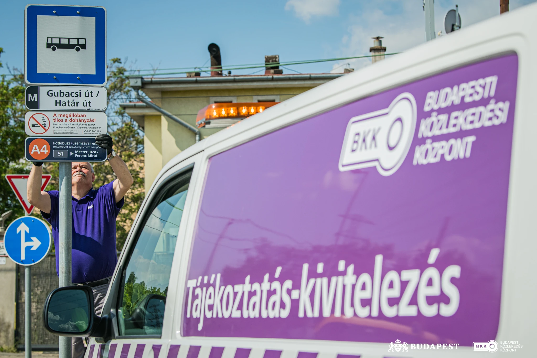 Új típusú tájékoztató táblát szerelnek fel a Gubacsi út / Határ út csomópont megállóiban