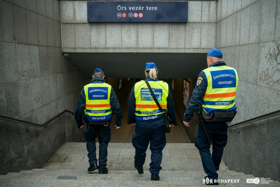 Nagytakarítás az Örs vezér terén.