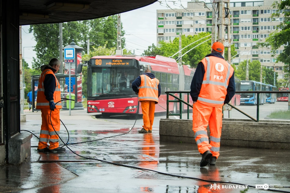 Nagytakarítás az Örs vezér terén