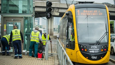 Rend és tisztaság: a Göncz Árpád városközpontnál folytatta kiemelt akcióját partnereivel a BKK