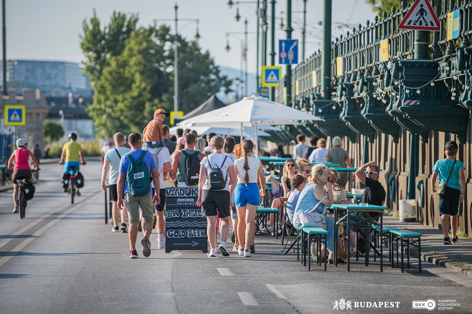 Nyári rakpartnyitás.