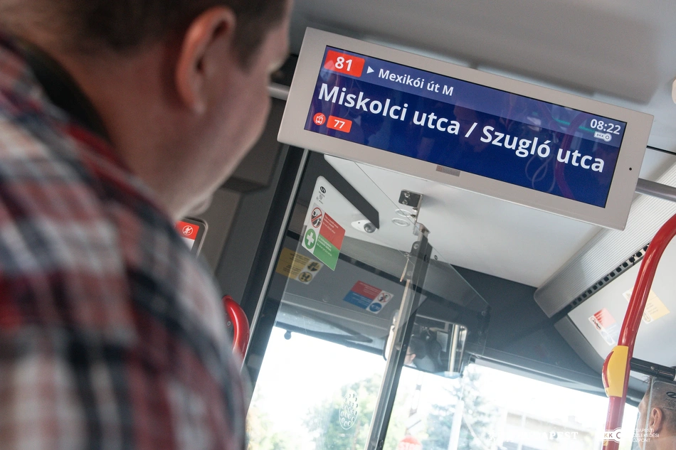 A 81-es troli belső kijelzője