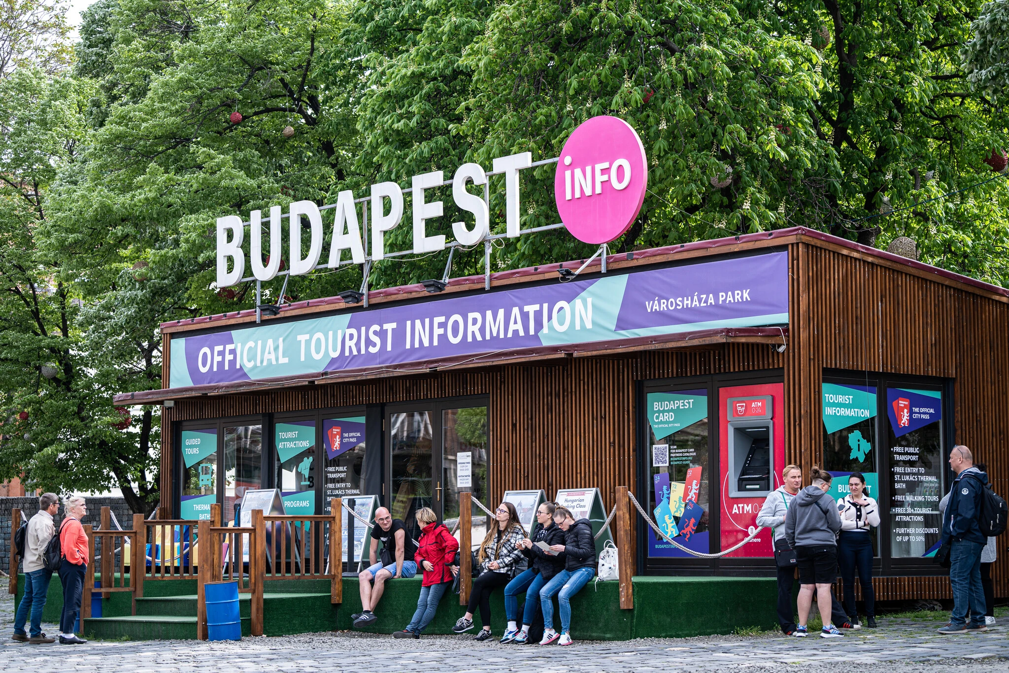 Infopont a Városháza parkban